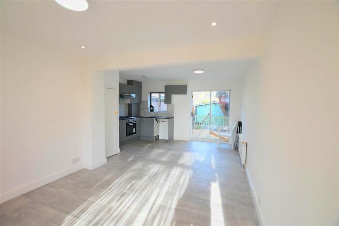 2 Bedroom Semi-Detached House To Rent In Salt Hill Way, Slough, SL1