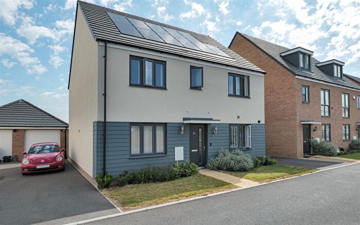 4 Bedroom Detached House For Sale In Maitland Place, Bowerhill, SN12