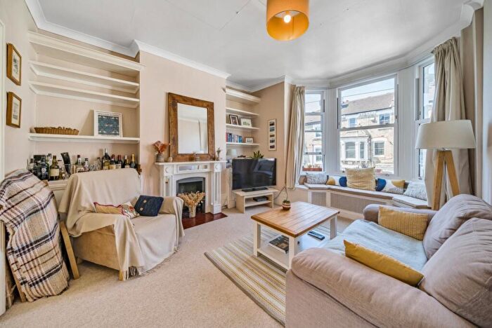 2 Bedroom Flat To Rent In Almeric Road, Battersea, London, SW11