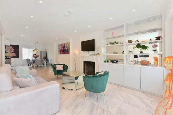 3 Bedroom Flat To Rent In Queen's Gate, SW7