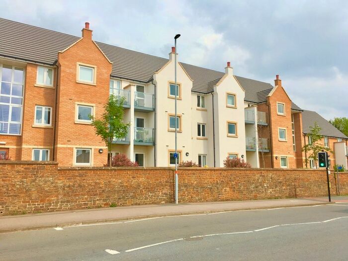 1 Bedroom Flat To Rent In Wardington Court, Kingsthorpe, Northampton, NN2