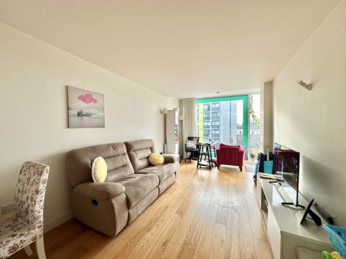 1 Bedroom Flat To Rent In Vantage Building, Station Approach, Hayes, UB3