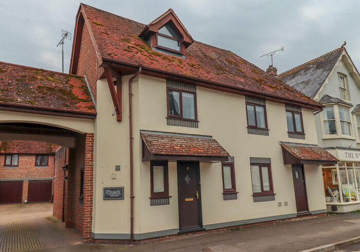 2 Bedroom Mews For Sale In Stockbridge, Hampshire, SO20