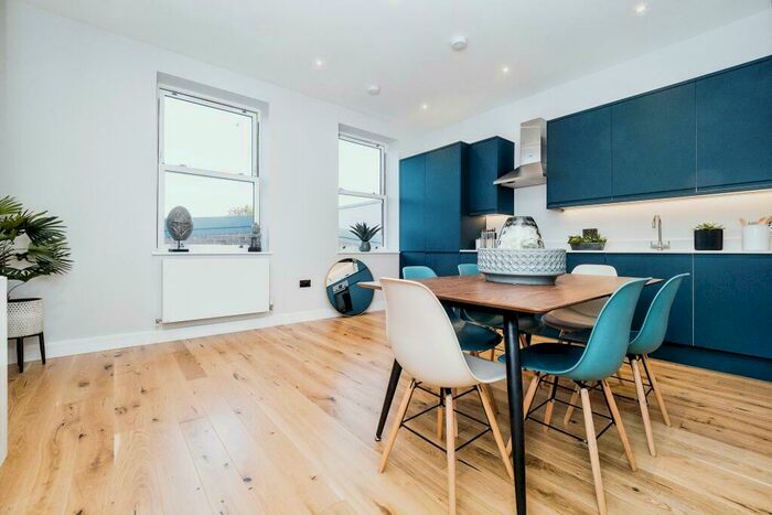 1 Bedroom Apartment To Rent In Maybank Road, South Woodford, E18