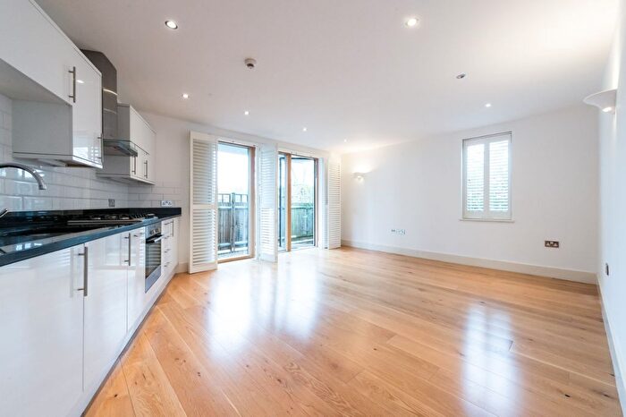 1 Bedroom Flat To Rent In Trinity Crescent, Tooting Bec, London, SW17