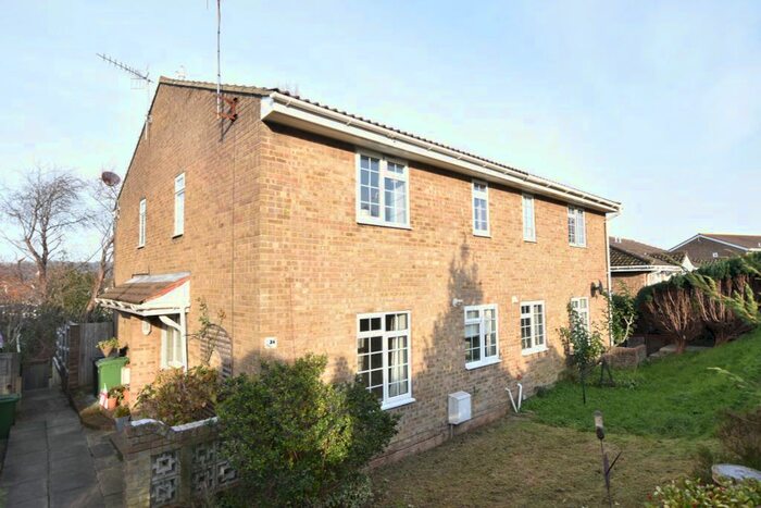 2 Bedroom Property To Rent In Robert Tressell Close, Hastings, TN34