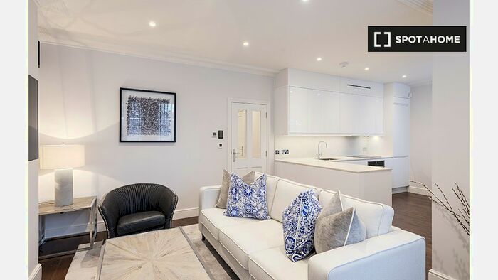 3 Bedroom Flat To Rent In Hamlet Gardens, W6