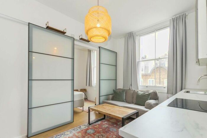 1 Bedroom Flat To Rent In Moore Park Road, London, SW6