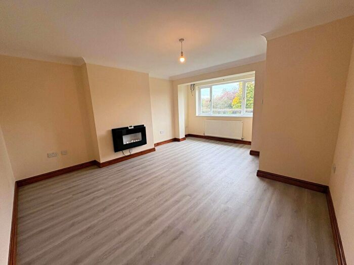 3 Bedroom House To Rent In Silverdale Road, ST5