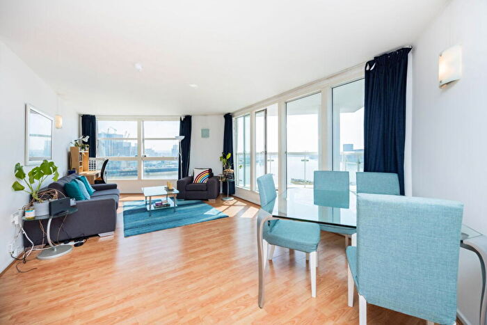 2 Bedroom Flat For Sale In Blackwall Way, London, E14