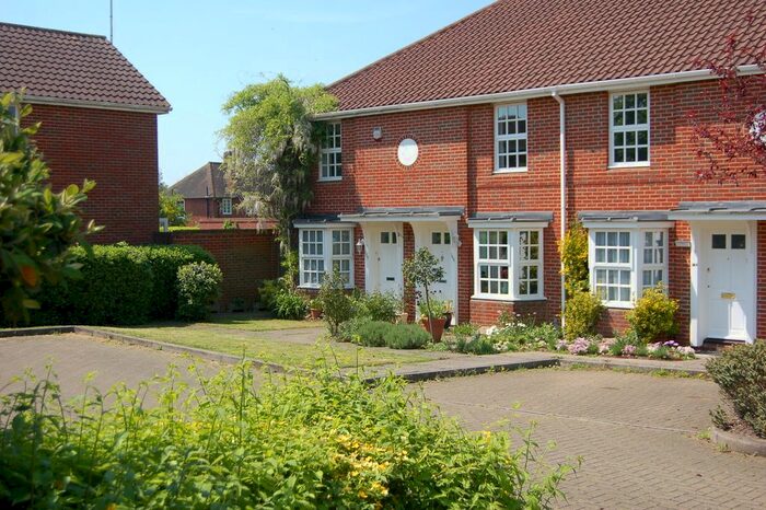 2 Bedroom Terraced House To Rent In Longcroft Lane, Welwyn Garden City, AL8