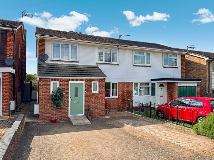 3 Bedroom Semi-Detached House For Sale In Marines Drive, Faringdon, SN7