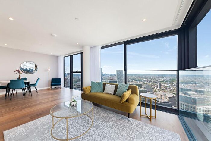 3 Bedroom Flat To Rent In Hampton Tower, South Quay Plaza, Canary Wharf, E14