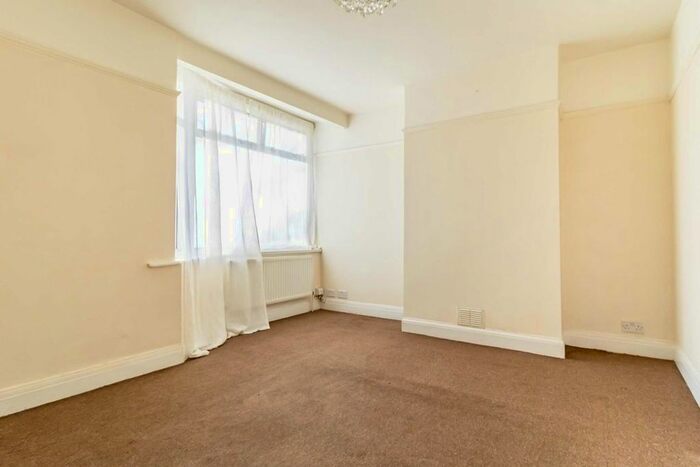 3 Bedroom Property To Rent In Ruislip Road, Greenford, UB6