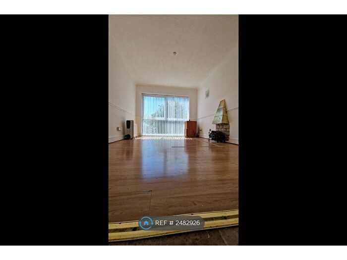 2 Bedroom Flat To Rent In Mayne Avenue, Luton, LU4