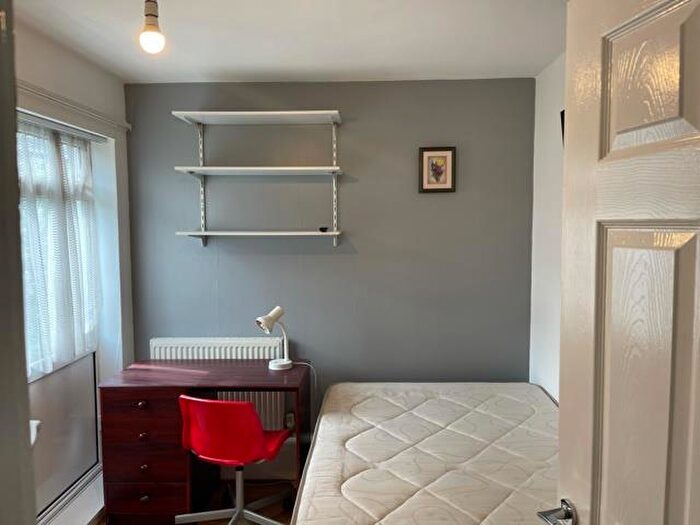 5 Bedroom Semi-Detached House To Rent In Metchley Drive, Selly Oak, Birmingham, B17