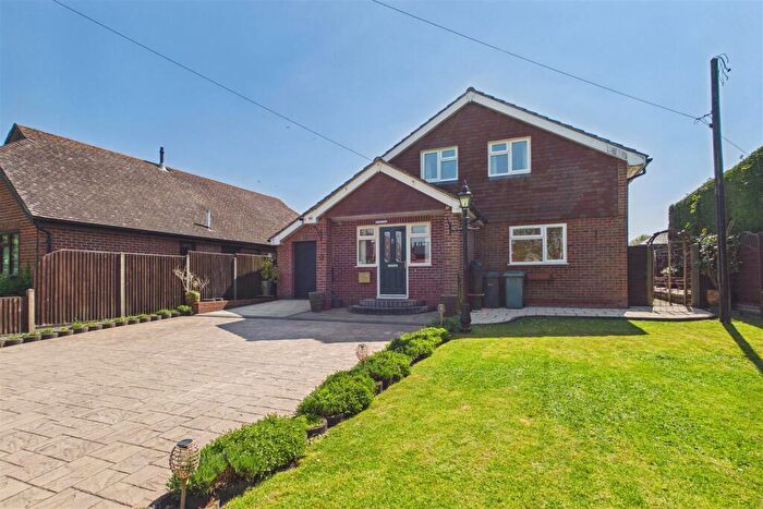 4 Bedroom Detached House For Sale In Kiln Road, Sherborne St. John, Basingstoke, RG24