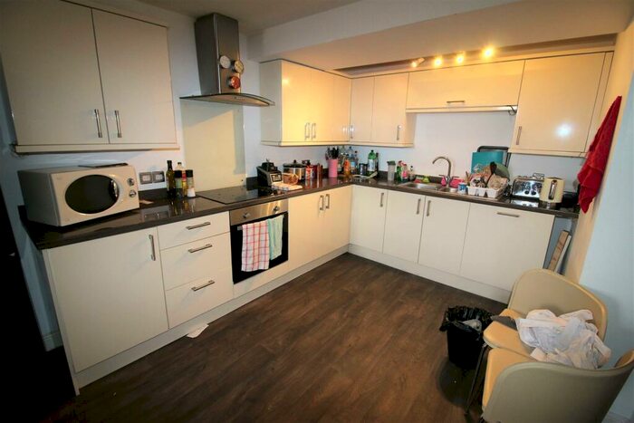 4 Bedroom Private Hall To Rent In Pitt Street, Lancaster, LA1