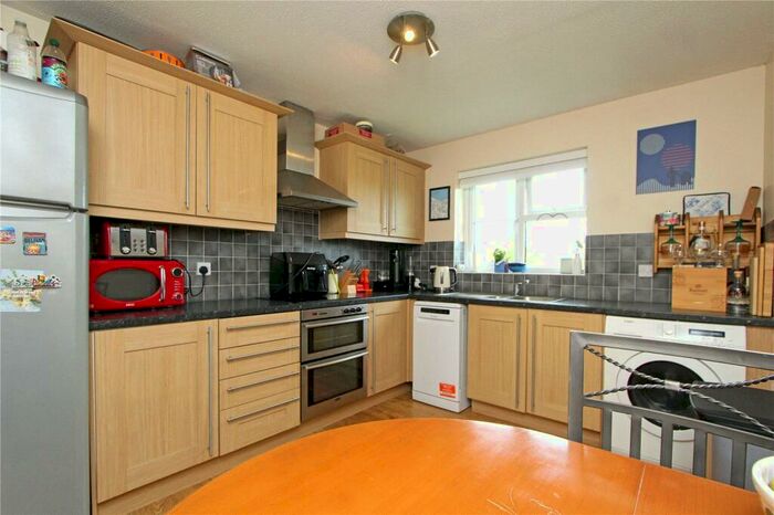 2 Bedroom Apartment To Rent In Chiltern Court, Pages Hill, Muswell Hill, N10