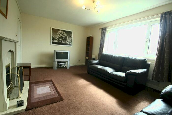 2 Bedroom Flat To Rent In West Farm Avenue, Longbenton, NE12