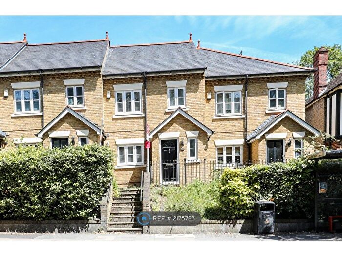 3 Bedroom Terraced House To Rent In Rubens Gardens, London, SE22