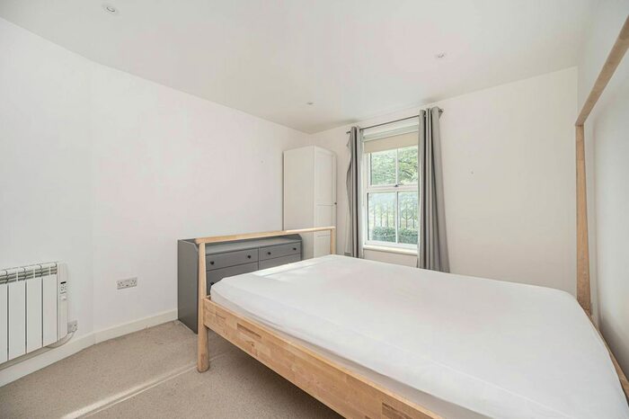 2 Bedroom Flat To Rent In Cadogan Terrace, Hackney, London, E9