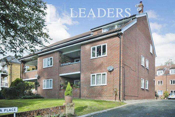 3 Bedroom Flat To Rent In Hildenlea Place, Shortlands, BR2