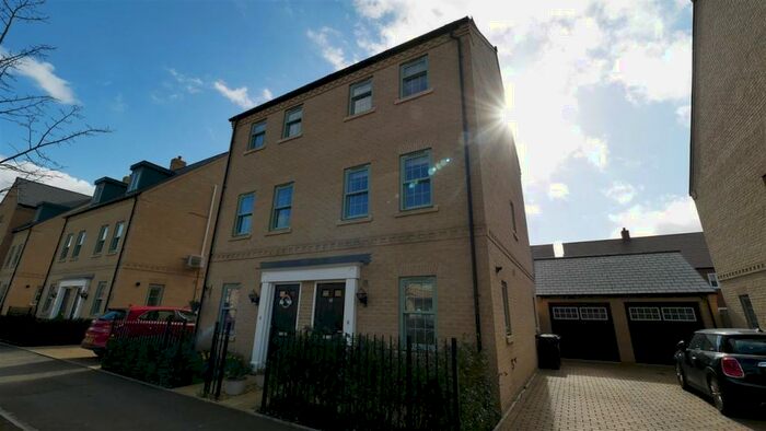 3 Bedroom Semi-Detached House To Rent In Central Avenue, Brampton, PE28