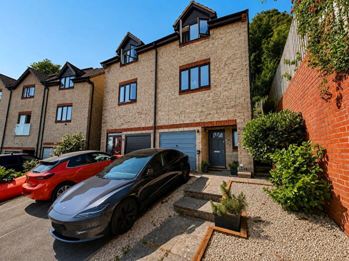 3 Bedroom Semi-Detached House For Sale In Weavers Close, Dursley, GL11