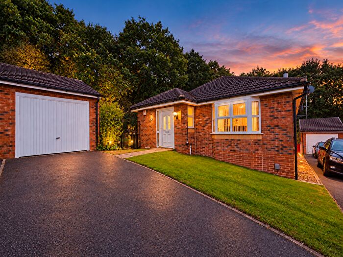 3 Bedroom Detached Bungalow For Sale In Helston Crescent, Barnsley, S71
