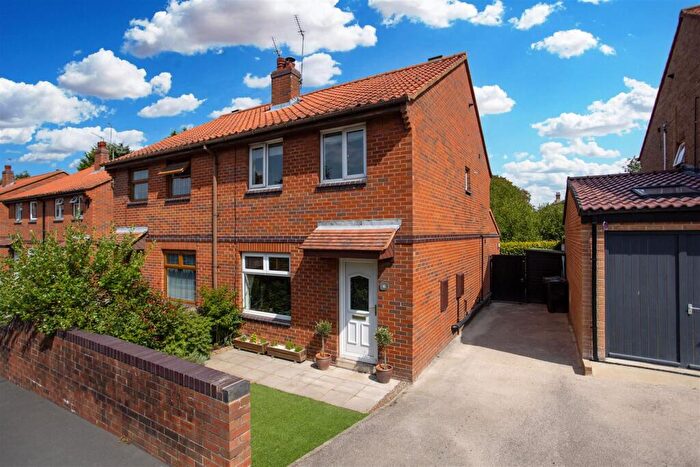 3 Bedroom Semi-Detached House For Sale In Primrose Hill Gardens, Swillington, Leeds, LS26
