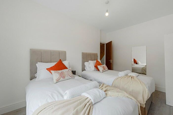 6 Bedroom House To Rent In Sperling Road, London, N17