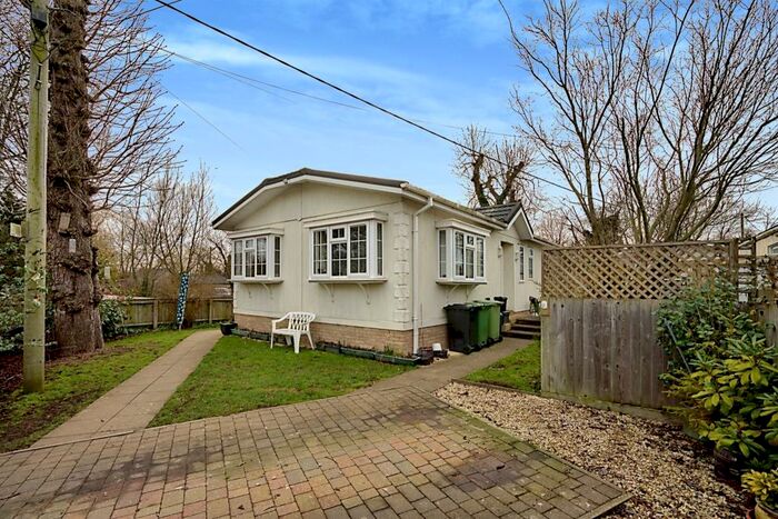 2 Bedroom Park Home For Sale In Priors Walk, St. Johns Priory, Lechlade, GL7