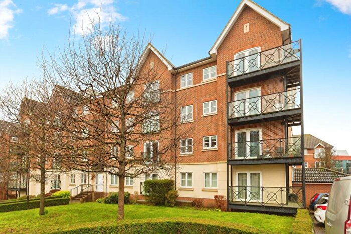 2 Bedroom Flat For Sale In Viridian Square, Aylesbury, Buckinghamshire, HP21