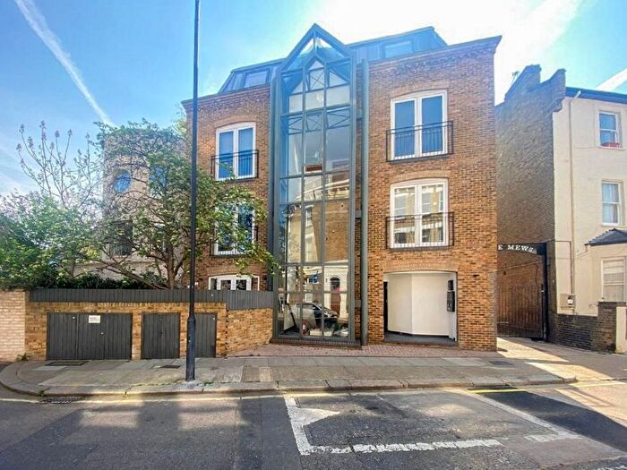 2 Bedroom Flat To Rent In Blythe Road, London, W14