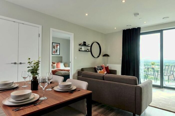 2 Bedroom Flat To Rent In Thomas Layton Way, Brentford, TW8