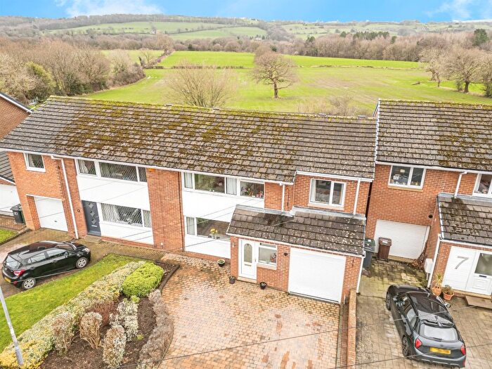 4 Bedroom Semi-Detached House For Sale In Meadow View, Skelmanthorpe, Huddersfield, HD8