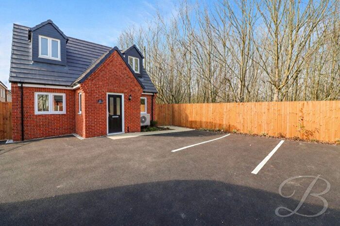 2 Bedroom Bungalow For Sale In Chesterfield Road, Holmewood, S42