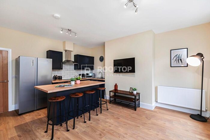 4 Bedroom House To Rent In Kelso Road, Leeds, LS2