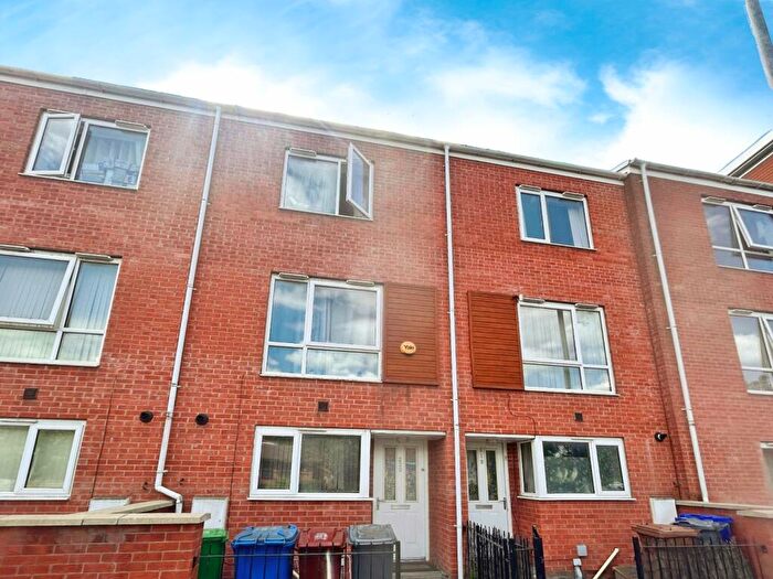 4 Bedroom House To Rent In Stockport Road, Manchester, Greater Manchester, M13