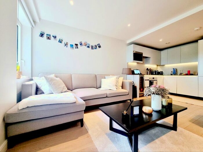 2 Bedroom Flat To Rent In Cooper Building, Wharf Road, London, N1
