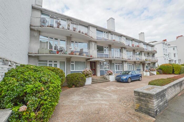 2 Bedroom Flat To Rent In South Street, Eastbourne, BN21