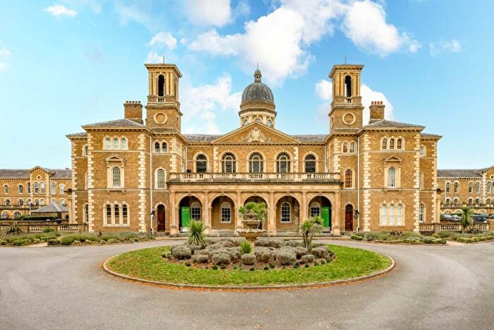 2 Bedroom Flat For Sale In Royal Drive, New Southgate, N11