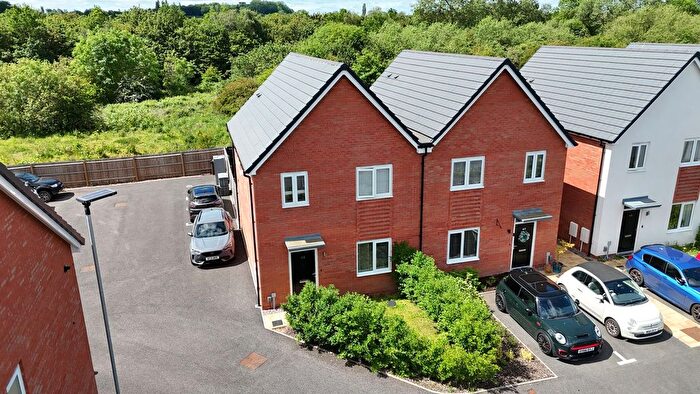 3 Bedroom Semi-Detached House For Sale In Landons Way, Stafford, ST16