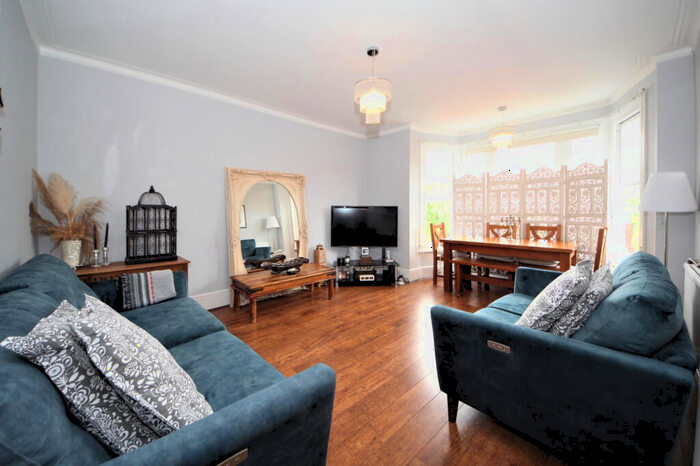 2 Bedroom Flat To Rent In The Mall, London, N14