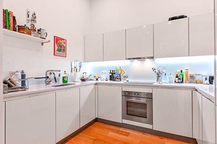 2 Bedroom Flat To Rent In Casbeard Street, Finsbury Park, London, N4