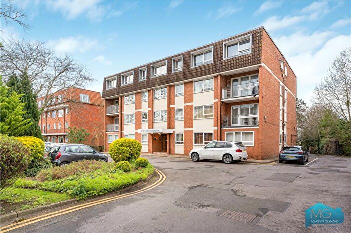 2 Bedroom Apartment For Sale In Northumberland House, Ballards Lane, Finchley, N3