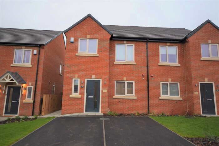 3 Bedroom Semi-Detached House To Rent In Wemesford Gardens, Warmsworth, Doncaster DN4