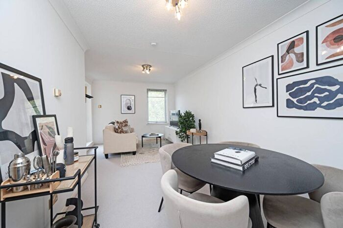 1 Bedroom Flat For Sale In Conant Mews, Aldgate, London, E1