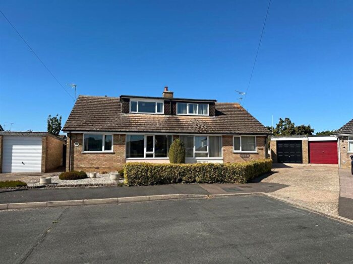 3 Bedroom Chalet For Sale In Hawthorn Close, Stowupland, Stowmarket, IP14